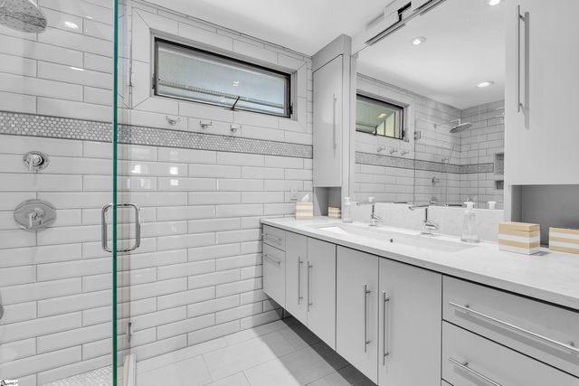 122 Woodland Lane, Simpsonville, SC 29681