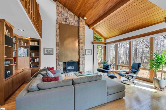 122 Woodland Lane, Simpsonville, SC 29681