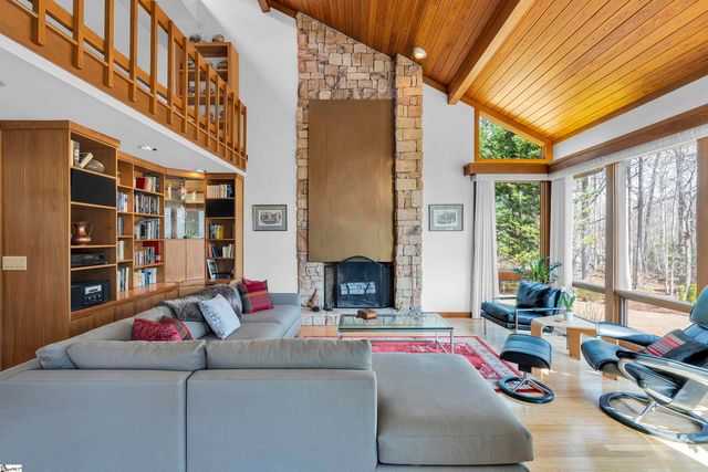 122 Woodland Lane, Simpsonville, SC 29681