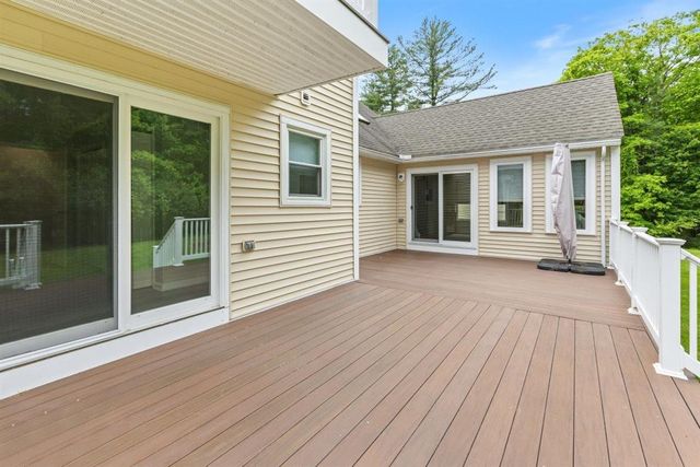 16 Locke Mill Drive, Litchfield, NH 03052