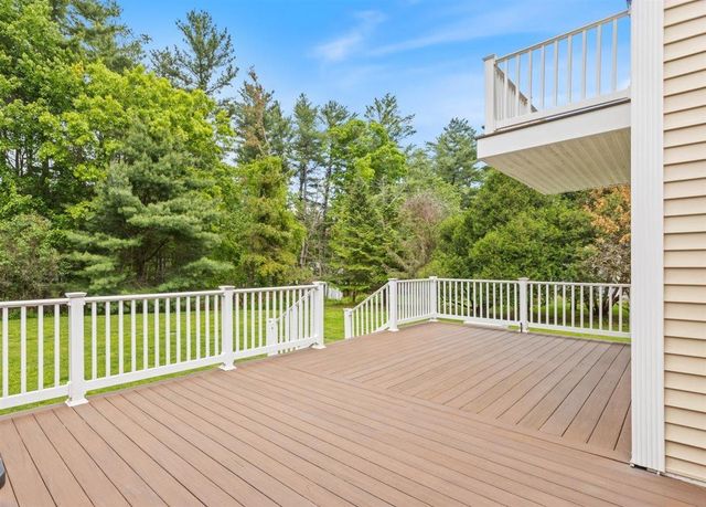16 Locke Mill Drive, Litchfield, NH 03052