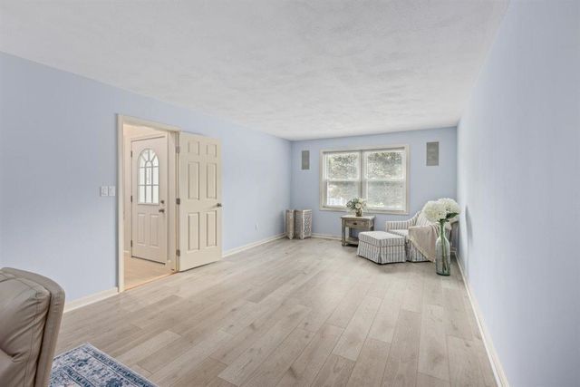 16 Locke Mill Drive, Litchfield, NH 03052