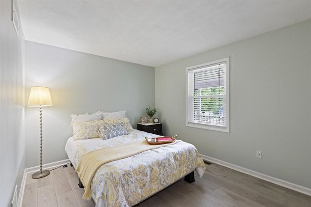 16 Locke Mill Drive, Litchfield, NH 03052