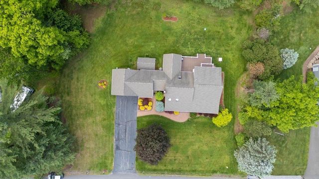 16 Locke Mill Drive, Litchfield, NH 03052
