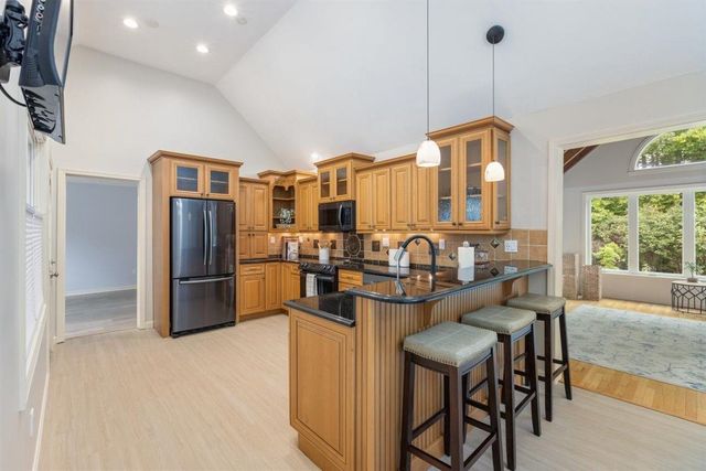 16 Locke Mill Drive, Litchfield, NH 03052