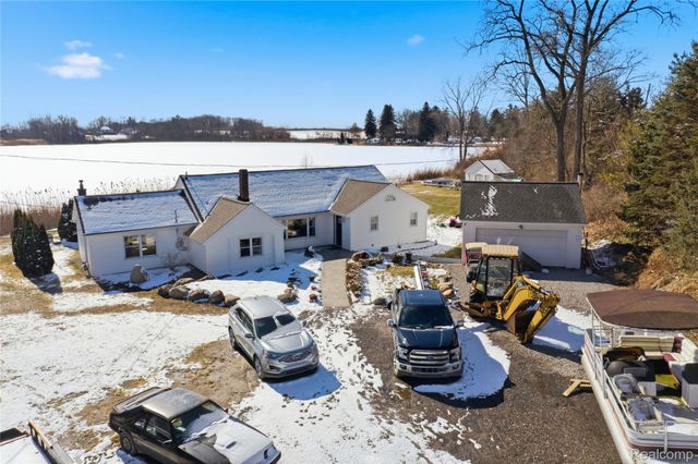 68991 Mound Road, Washington Township, MI 48095