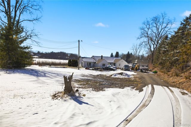 68991 Mound Road, Washington Township, MI 48095