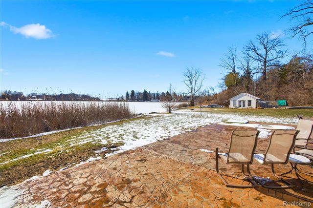 68991 Mound Road, Washington Township, MI 48095