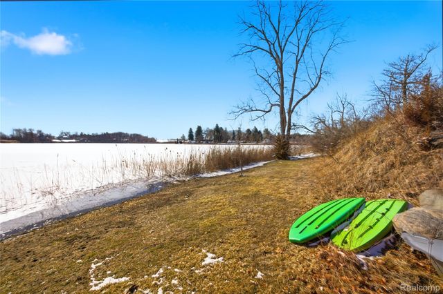 68991 Mound Road, Washington Township, MI 48095