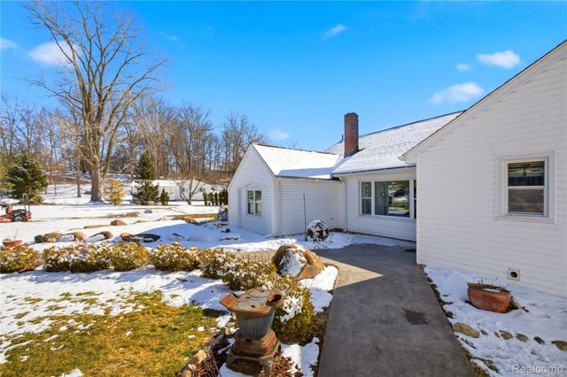 68991 Mound Road, Washington Township, MI 48095