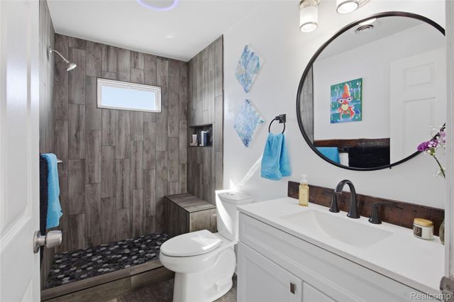 68991 Mound Road, Washington Township, MI 48095