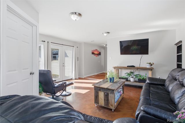 68991 Mound Road, Washington Township, MI 48095