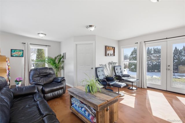 68991 Mound Road, Washington Township, MI 48095