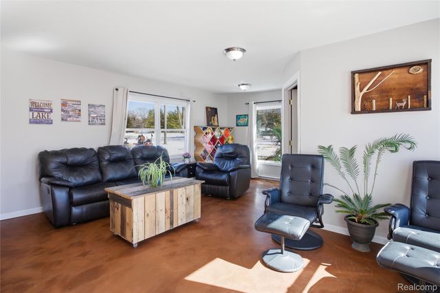 68991 Mound Road, Washington Township, MI 48095