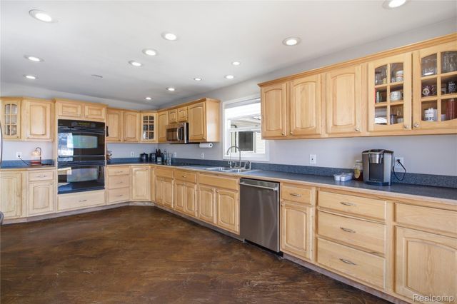 68991 Mound Road, Washington Township, MI 48095