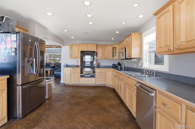 68991 Mound Road, Washington Township, MI 48095