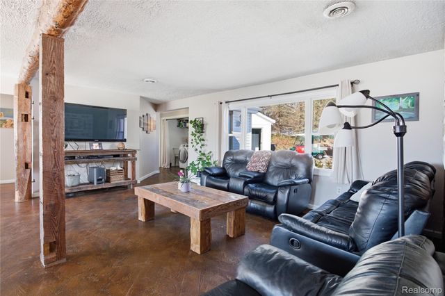 68991 Mound Road, Washington Township, MI 48095