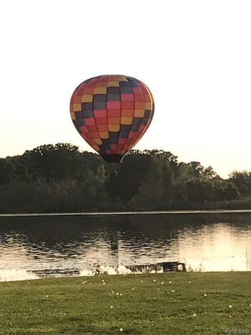 68991 Mound Road, Washington Township, MI 48095