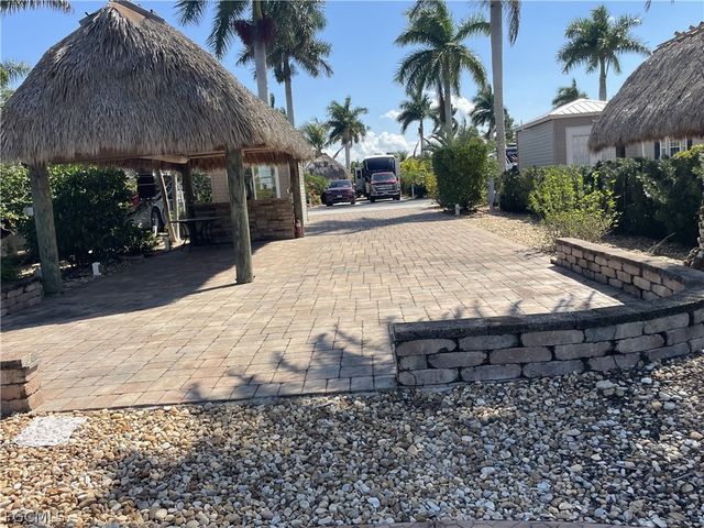 5230 Pineland Daisy TRL, Fort Myers, FL 33905