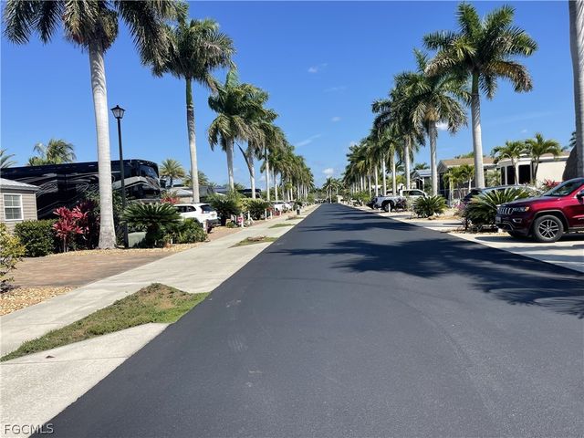 5230 Pineland Daisy TRL, Fort Myers, FL 33905