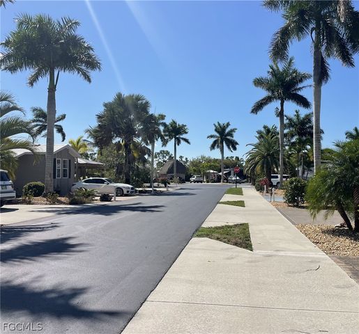 5230 Pineland Daisy TRL, Fort Myers, FL 33905