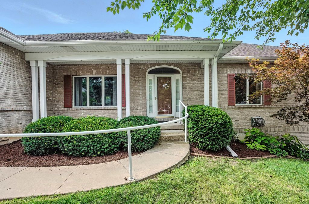 3802 FRONTENAC PL, Columbia, MO 65203