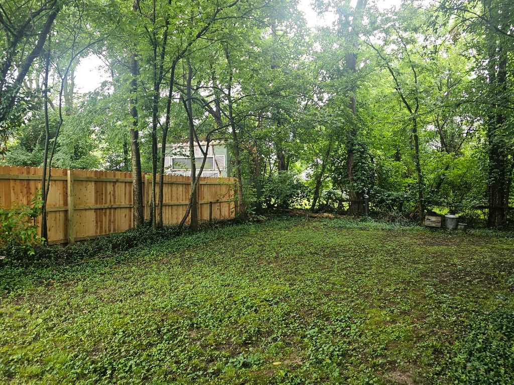 Image 3 of property listing at 2207 Casey Avenue, Mt Vernon, IL 62864
