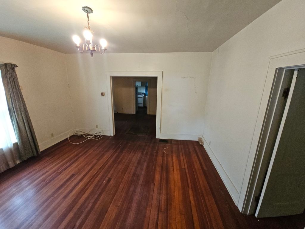 Image 6 of property listing at 2207 Casey Avenue, Mt Vernon, IL 62864