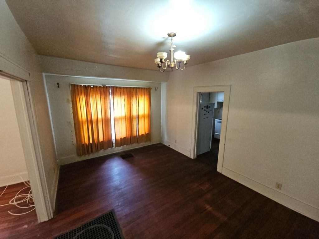 Image 7 of property listing at 2207 Casey Avenue, Mt Vernon, IL 62864