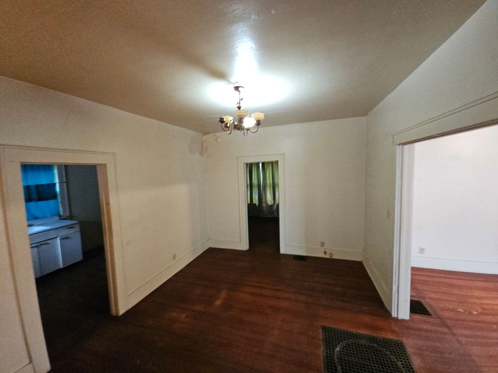 Image 8 of property listing at 2207 Casey Avenue, Mt Vernon, IL 62864