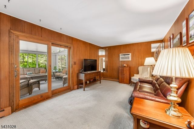 20 E Circuit Dr, Roxbury Twp., NJ 07876