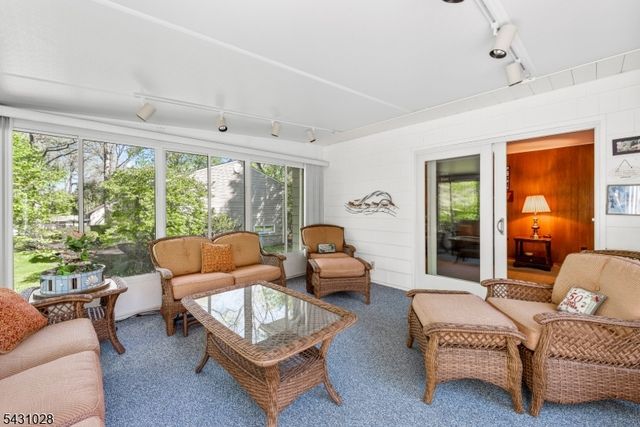 20 E Circuit Dr, Roxbury Twp., NJ 07876