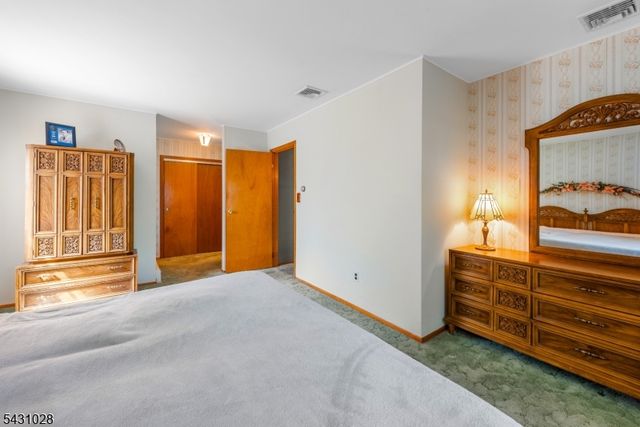 20 E Circuit Dr, Roxbury Twp., NJ 07876