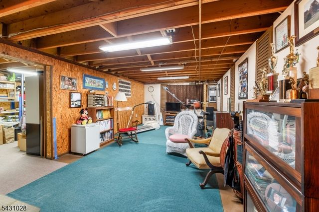 20 E Circuit Dr, Roxbury Twp., NJ 07876