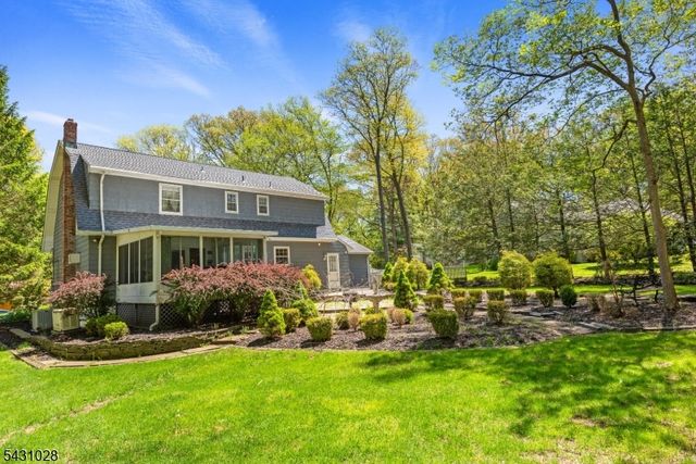 20 E Circuit Dr, Roxbury Twp., NJ 07876