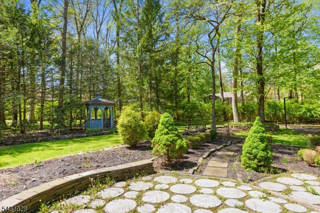 20 E Circuit Dr, Roxbury Twp., NJ 07876