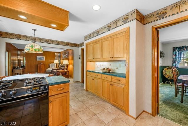 20 E Circuit Dr, Roxbury Twp., NJ 07876
