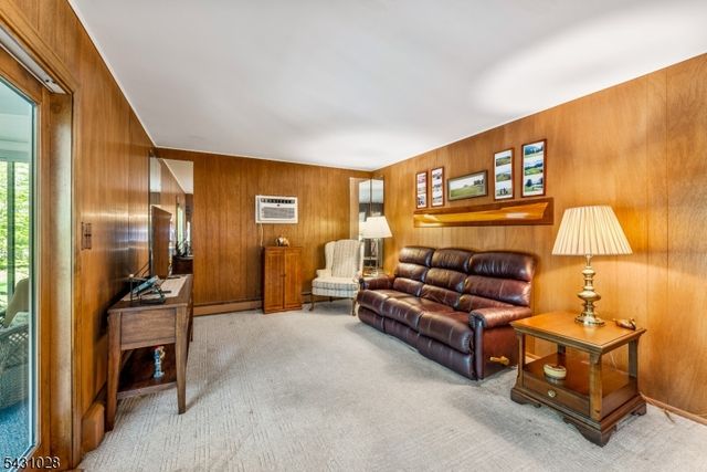 20 E Circuit Dr, Roxbury Twp., NJ 07876