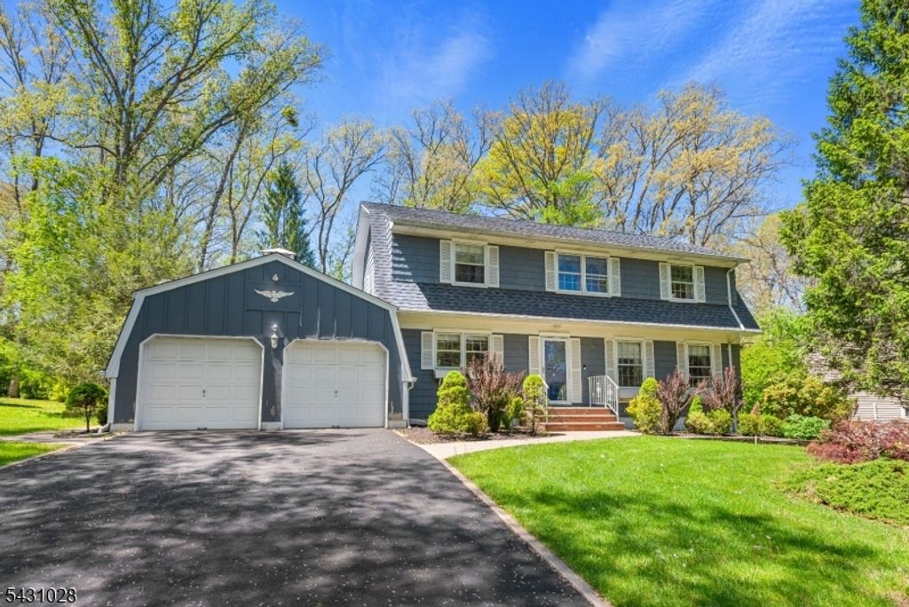 20 E Circuit Dr, Roxbury Twp., NJ 07876