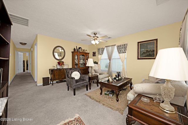 6227 Valley Forest Dr, Louisville, KY 40219