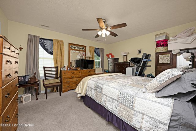 6227 Valley Forest Dr, Louisville, KY 40219