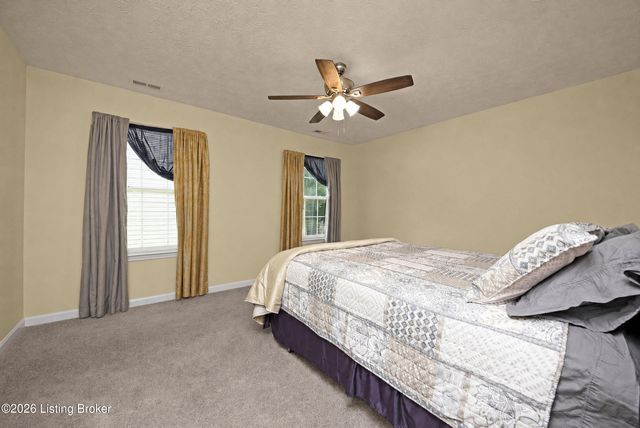 6227 Valley Forest Dr, Louisville, KY 40219