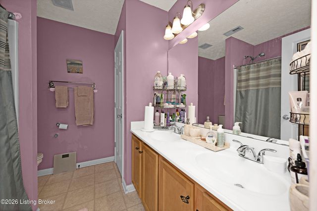6227 Valley Forest Dr, Louisville, KY 40219