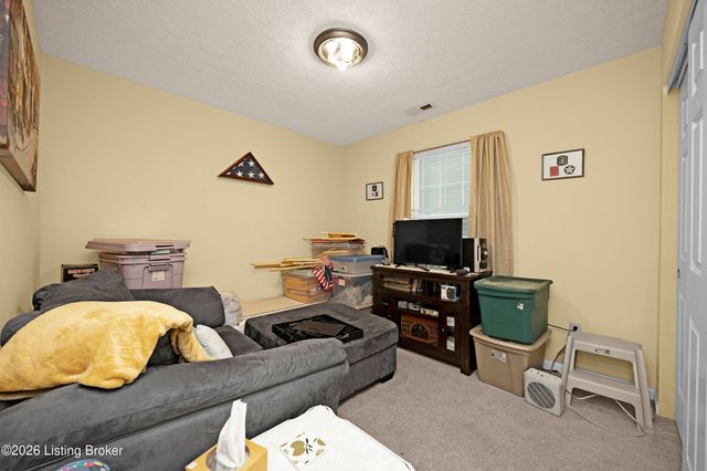 6227 Valley Forest Dr, Louisville, KY 40219