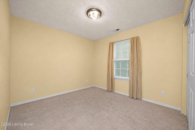 6227 Valley Forest Dr, Louisville, KY 40219