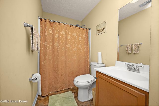 6227 Valley Forest Dr, Louisville, KY 40219