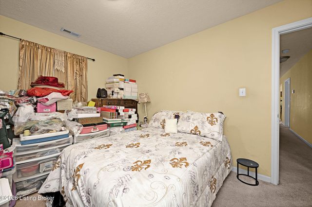 6227 Valley Forest Dr, Louisville, KY 40219