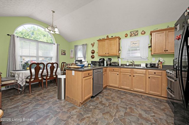 6227 Valley Forest Dr, Louisville, KY 40219