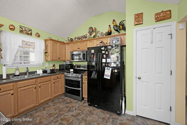 6227 Valley Forest Dr, Louisville, KY 40219