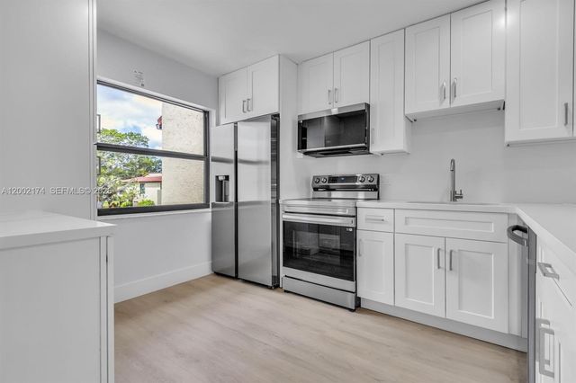 8535 Casa Del Lago F F, Boca Raton, FL 33433